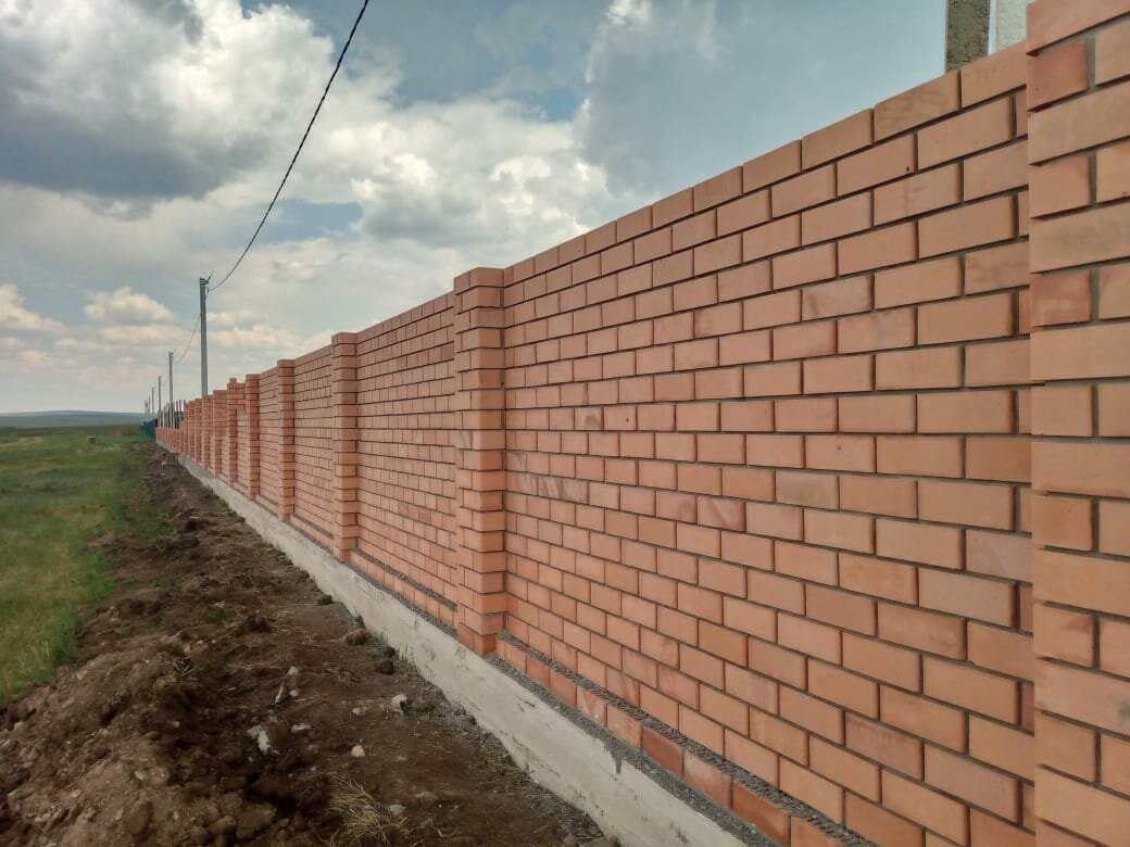 кирпичные заборы, облицовочный кирпич для забора, забор из красного кирпича, забор из рядового кирпича, забор из кирпича
