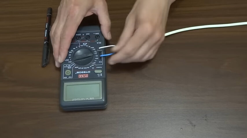 переменный ток на мультиметре, мультиметр измерение напряжения, мультиметр обозначения постоянного напряжения, мультиметр dt 890 b+, тестер мультиметр