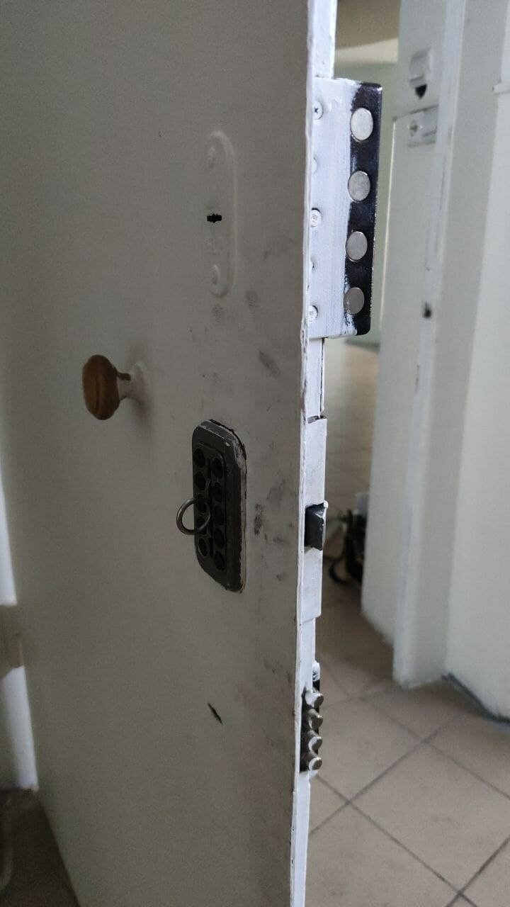 замок в металлическую дверь, замок входной двери, замок в двери, замок для тамбурной двери, дверной замок