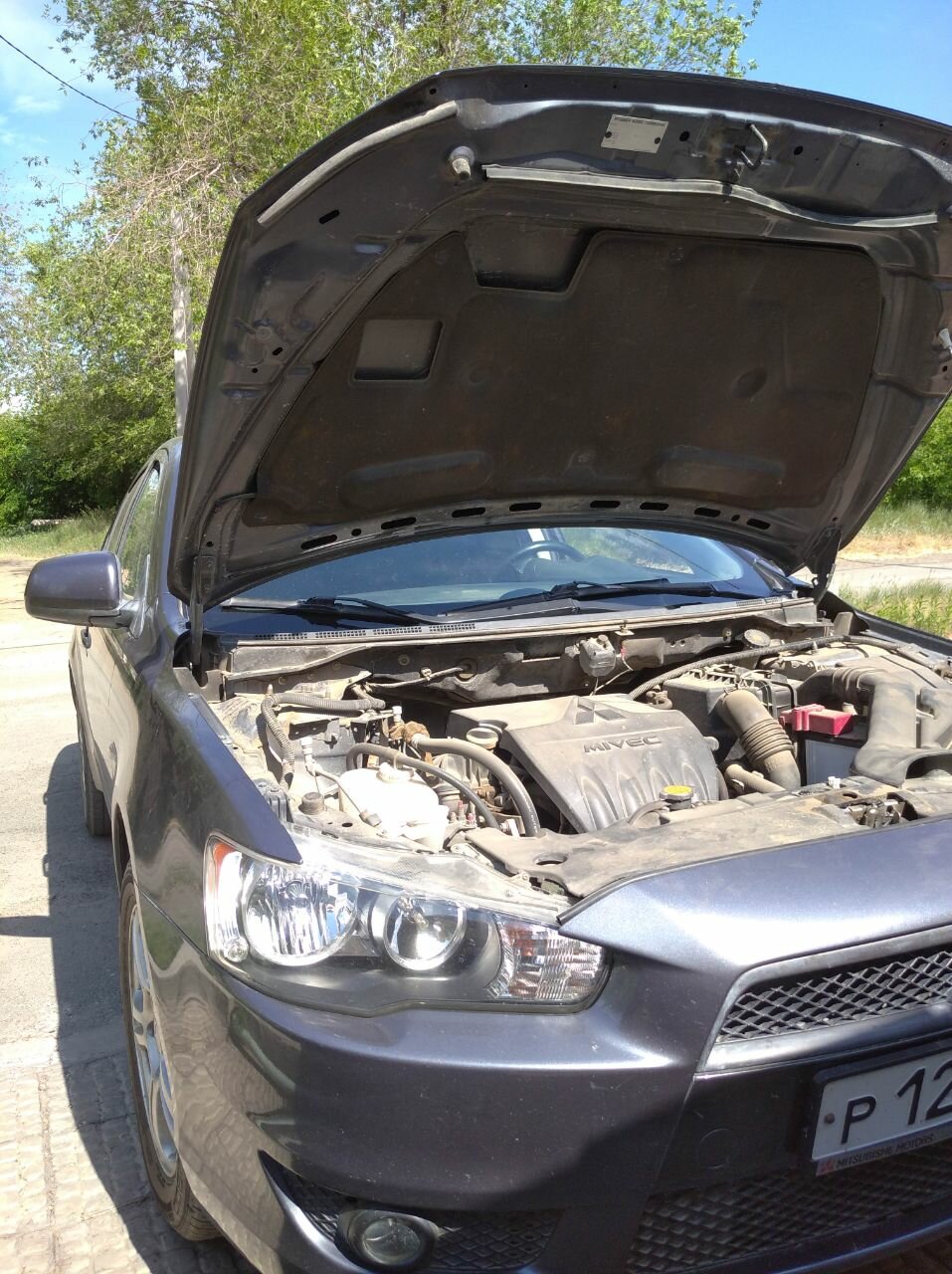 митсубиси лансер 10 открытый капот, капот лансер 10, капот mitsubishi lancer x, упоры капота лансер 10, упор капота