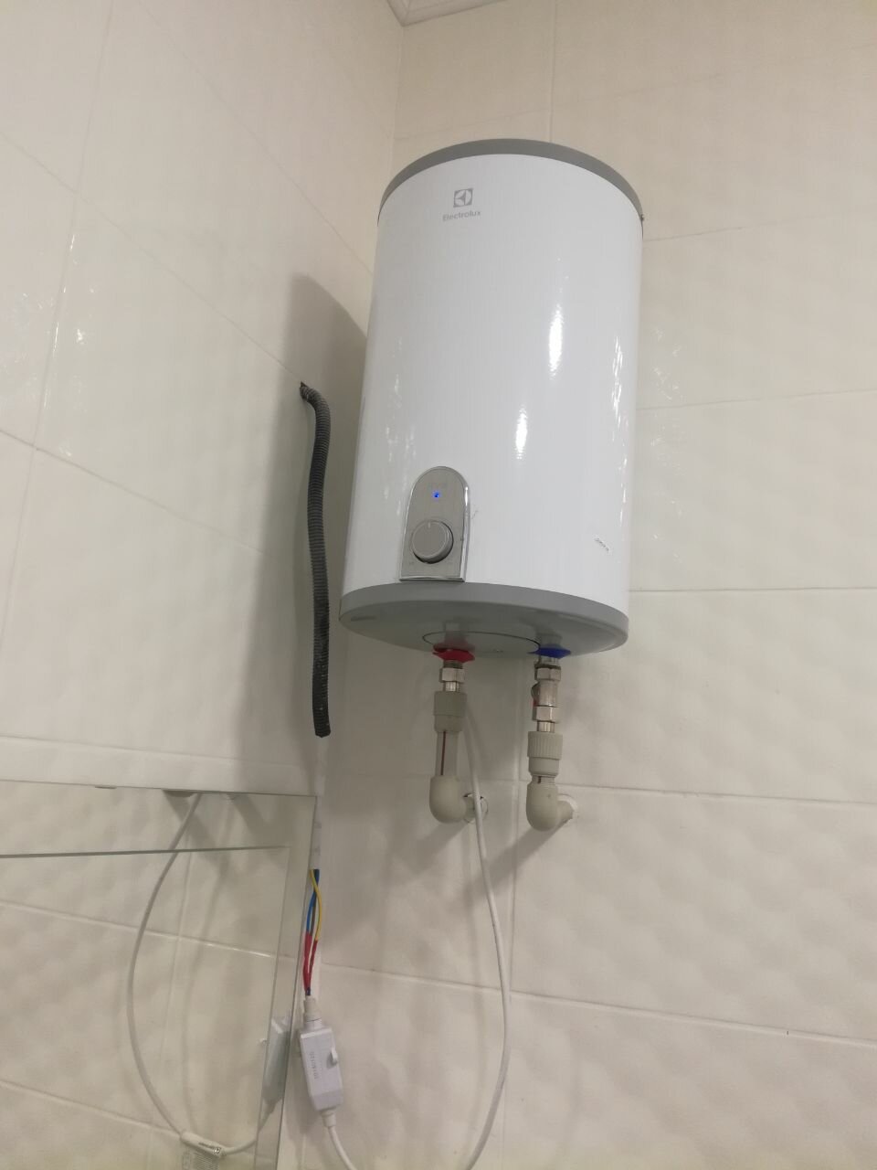 водонагреватель накопительный electrolux ewh, electrolux ewh 30 quantum pro водонагреватель, водонагреватели electrolux ewh 50 quantum pro, водонагреватель накопительный электролюкс 100, водонагреватель электролюкс 30л