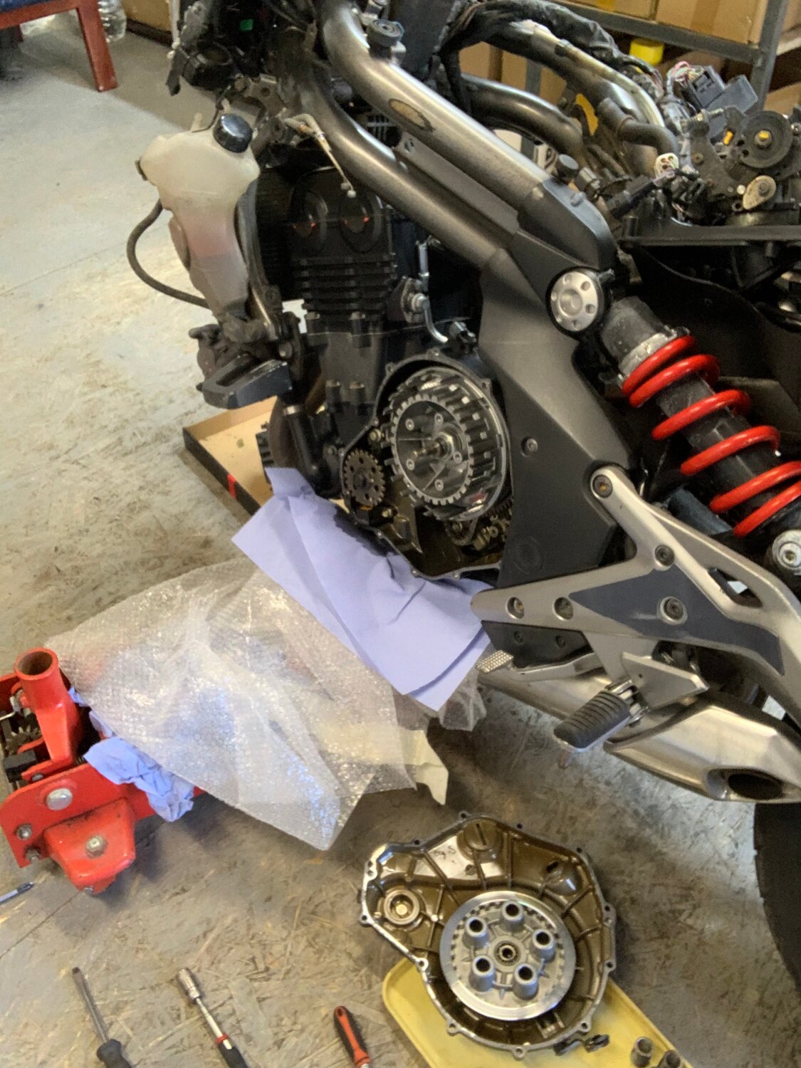 мотоцикл, двигатель cbr600rr, корпус мотоцикла, сцепление на мотоцикл, мотоцикл атаки