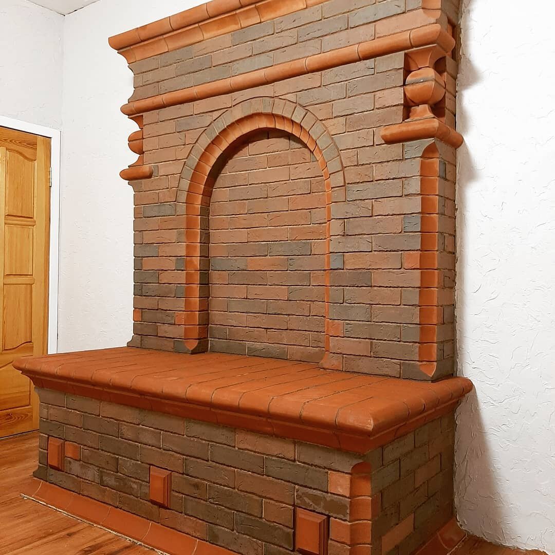 камин из кирпича, печи камины из кирпича, кирпичные камины, резной камин из кирпича, камины печи