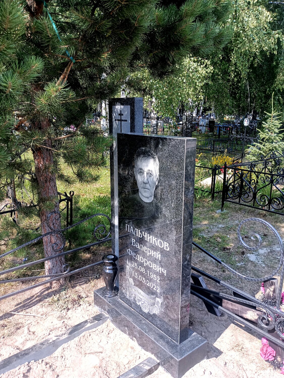 памятник, памятника на могилу, гранитные памятники, памятники на могилу на кладбище, надгробные памятники