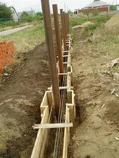 фундамент под забор, опалубка под ленточный фундамент под забор, ленточный фундамент под забор, опалубка для фундамента забора, опалубка под забор 200мм