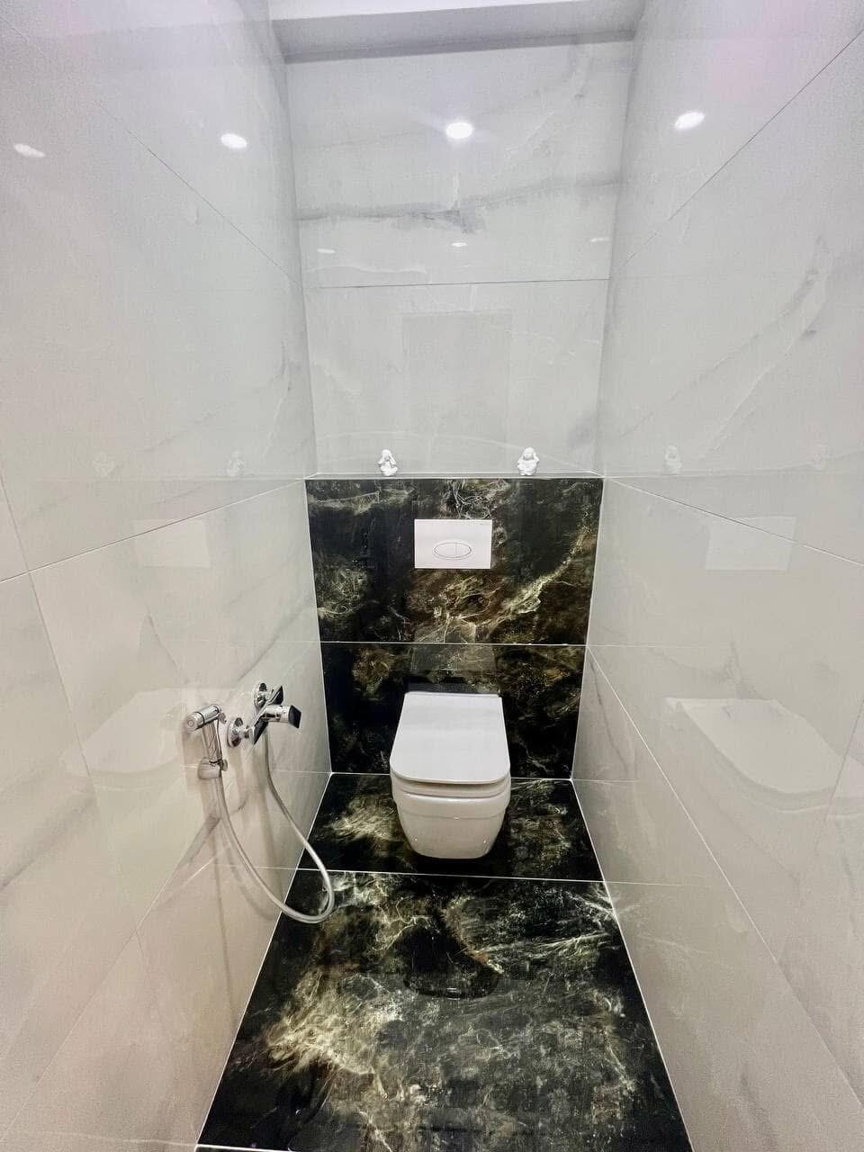 квартир, дизайн туалет, плитка в туалет, плитка kerama marazzi парнас, плитка большая