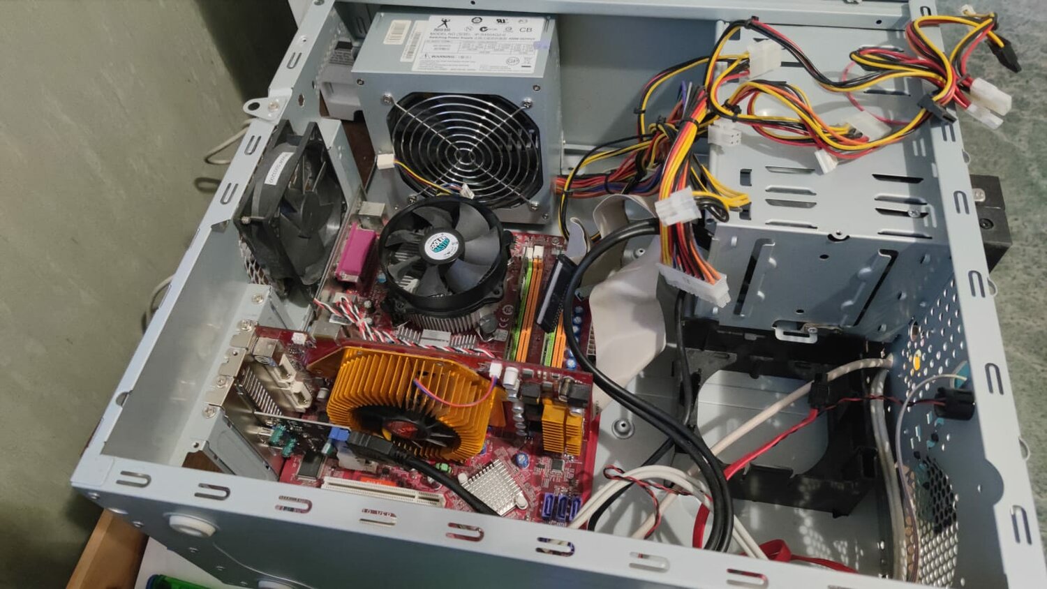 системного блока, системник для компьютера, компьютер, системник, системный блок внутри