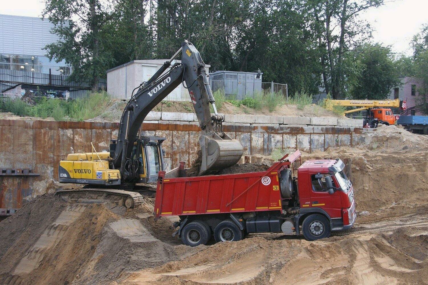 вывоз грунта, вывоз грунта камаз, экскаватор volvo, вывоз грунта со строительной площадки, volvo ec 300 dl