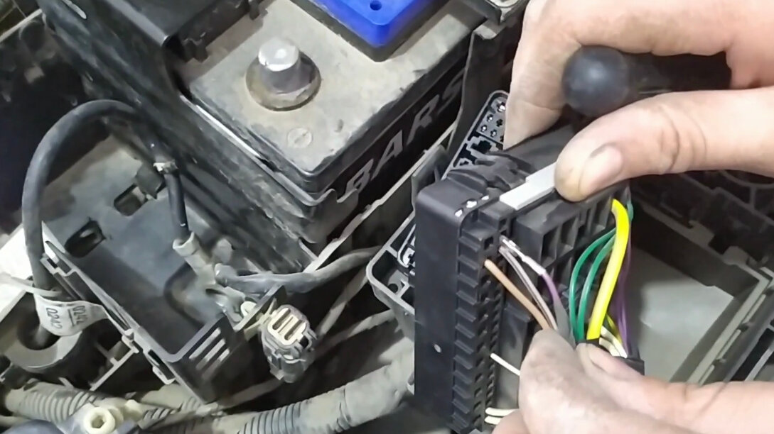 реле для птф шевроле круз, блок предохранителей рено меган 2 под капотом, подключение птф, блок предохранителей рено меган 2, блок предохранителей меган 2