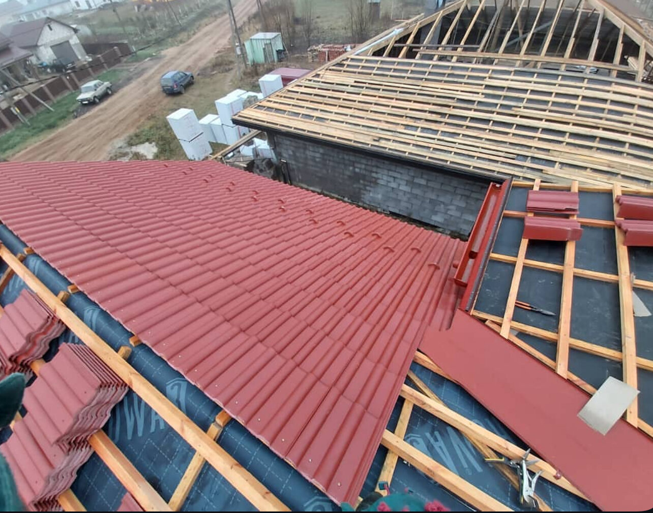 кровля из профлиста, монтаж кровли из профнастила, профлист на крыше, кровля профнастил, крыша из профнастила