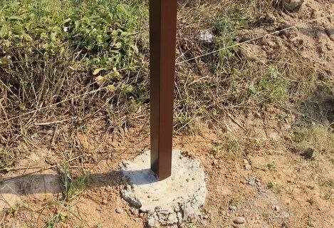 бетонирование столбов для забора м300, бутирование столбов под забор, бетонирование столбов для забора, забутовка столбов для забора щебнем, металлические столбы для забора