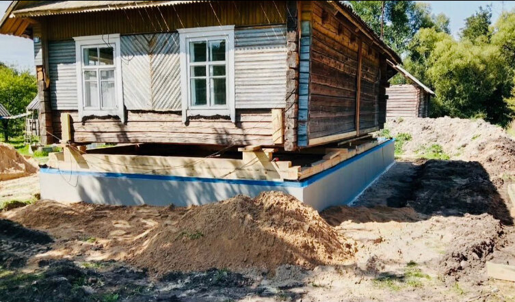замена нижнего венца деревянного дома, замена фундамента под деревянным домом, фундамент для деревянного дома, ремонт фундамента деревянного дома, фундамент деревянного лома