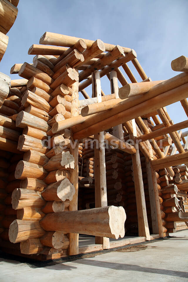 Строительство сруба из бревна