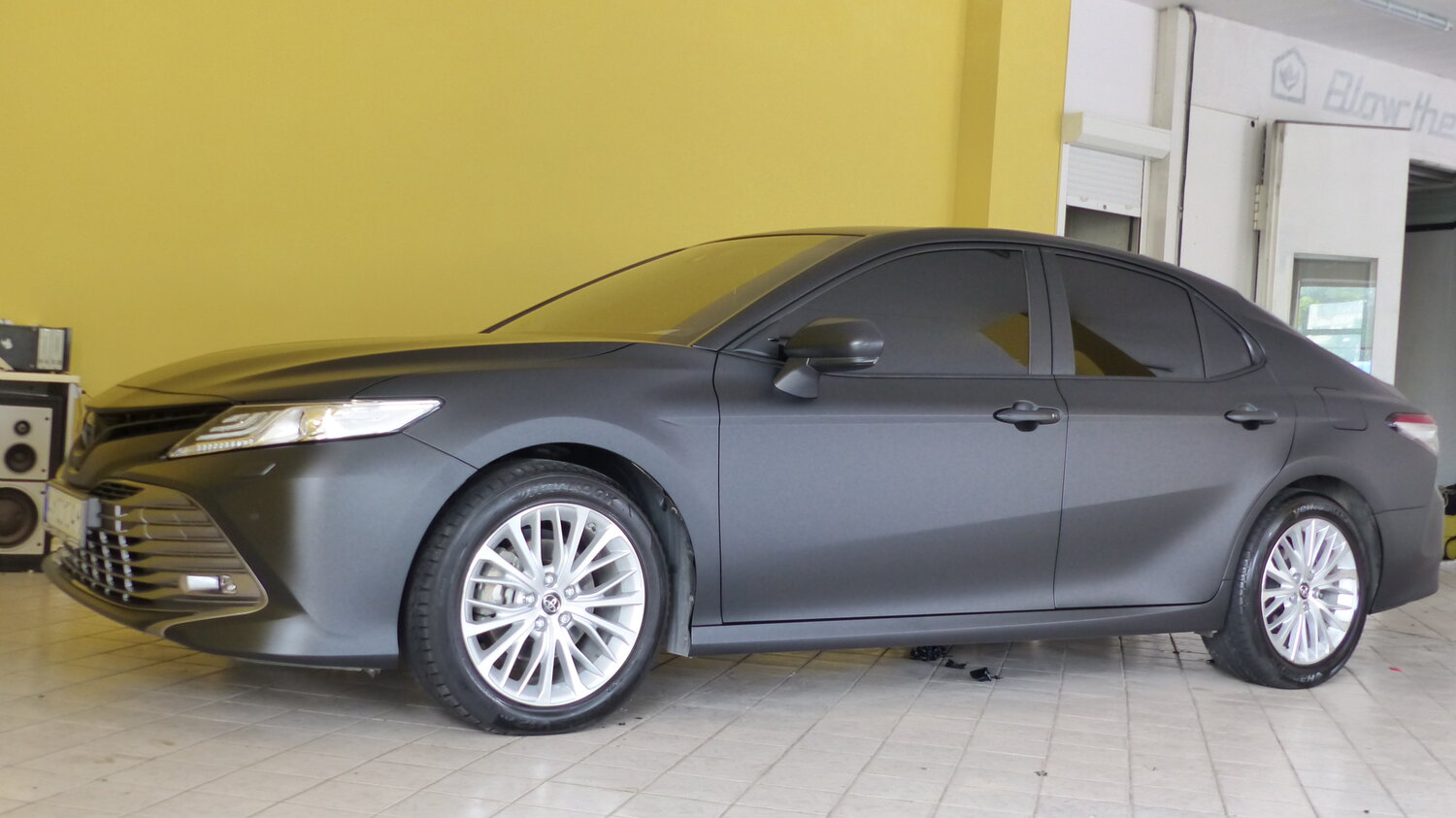 Оклейка автомобиля матовой пленкой