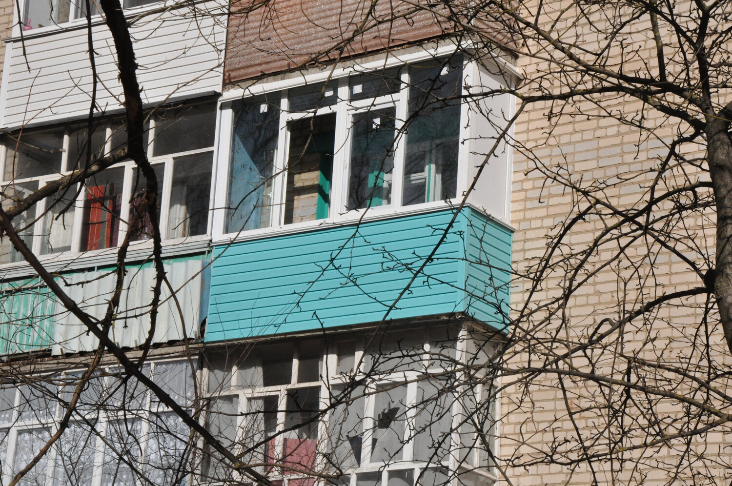 балкон, остекление балконов и лоджий, остекление балконов рязань, французский балкон, бирюзовый балкон снаружи