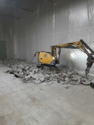 робот-экскаватор brokk, демонтажный робот brokk 150, brokk 120, робот разрушитель brokk, brokk 260