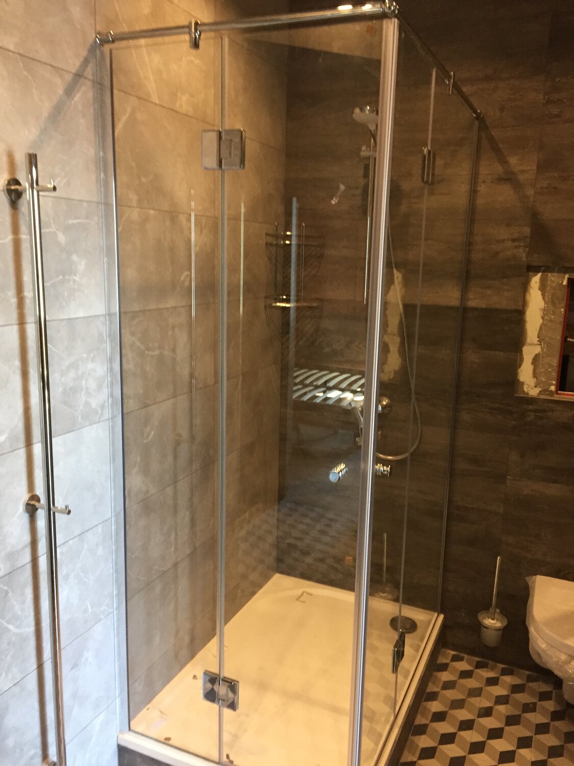 душевая кабина из каленого стекла, душевые кабины под ключ, milano shower душевая кабина, алекс батлер душевая перегородка, душевая кабина