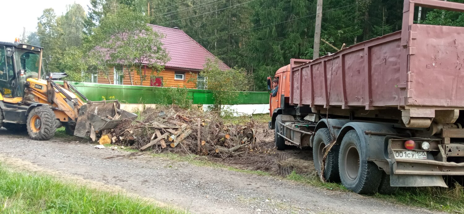 самосвал, грузовик самосвал, камаз снес, камаз, камаз 6520 застрял