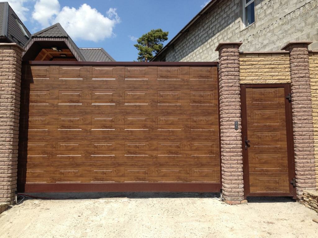 откатные ворота алютех темный дуб, ворота откатные, откатные ворота филенка алютех, автоматические откатные ворота, откатные ворота алютех золотой дуб