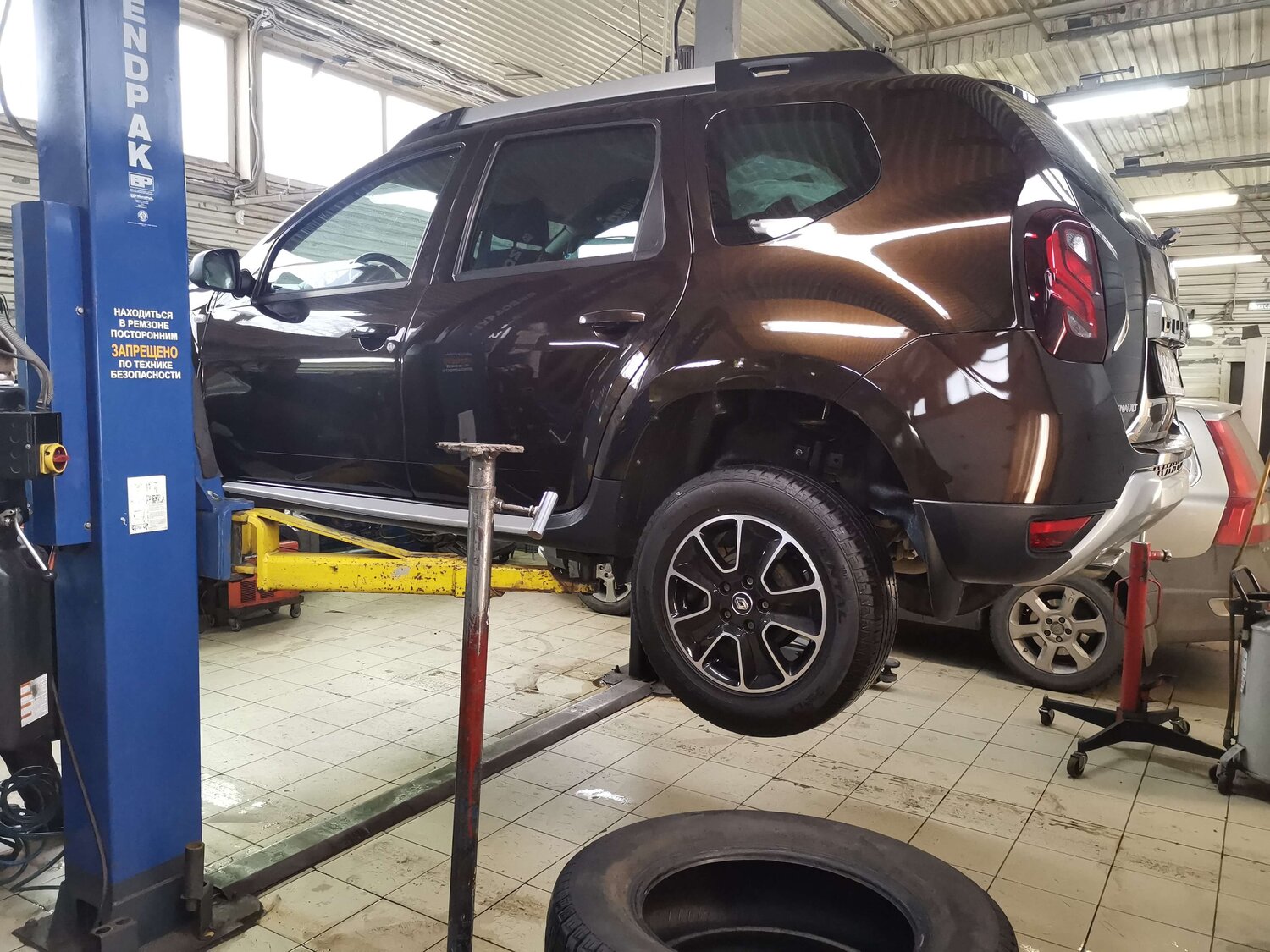 авто, автомобиль, рено дастер adventure на подъемнике, легковой автомобиль, orw +25 шевроле нива