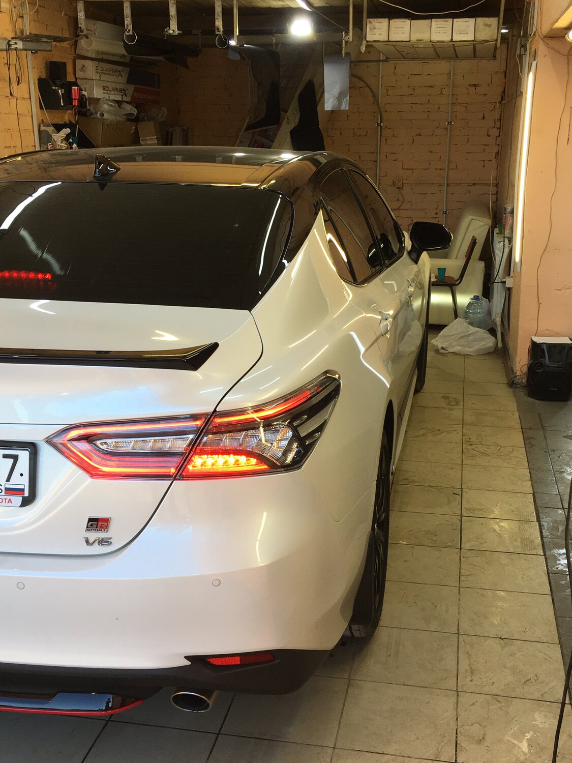 автомобиль, авто, тонировка задних фонарей camry 70, тонированные фары camry v70, камри 70 темный полиуретан хексис