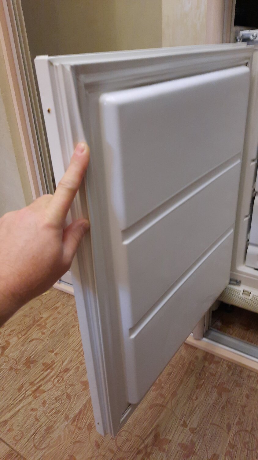 фальш панель холодильника indesit, дверь, холодильник, самодельная дверца морозильника, белые межкомнатные двери арсенал 112ш