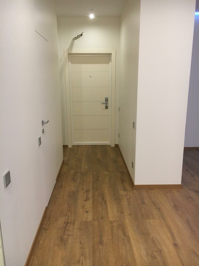 квартира, ламинат в коридоре, коридор, коридор от застройщика, линолеум