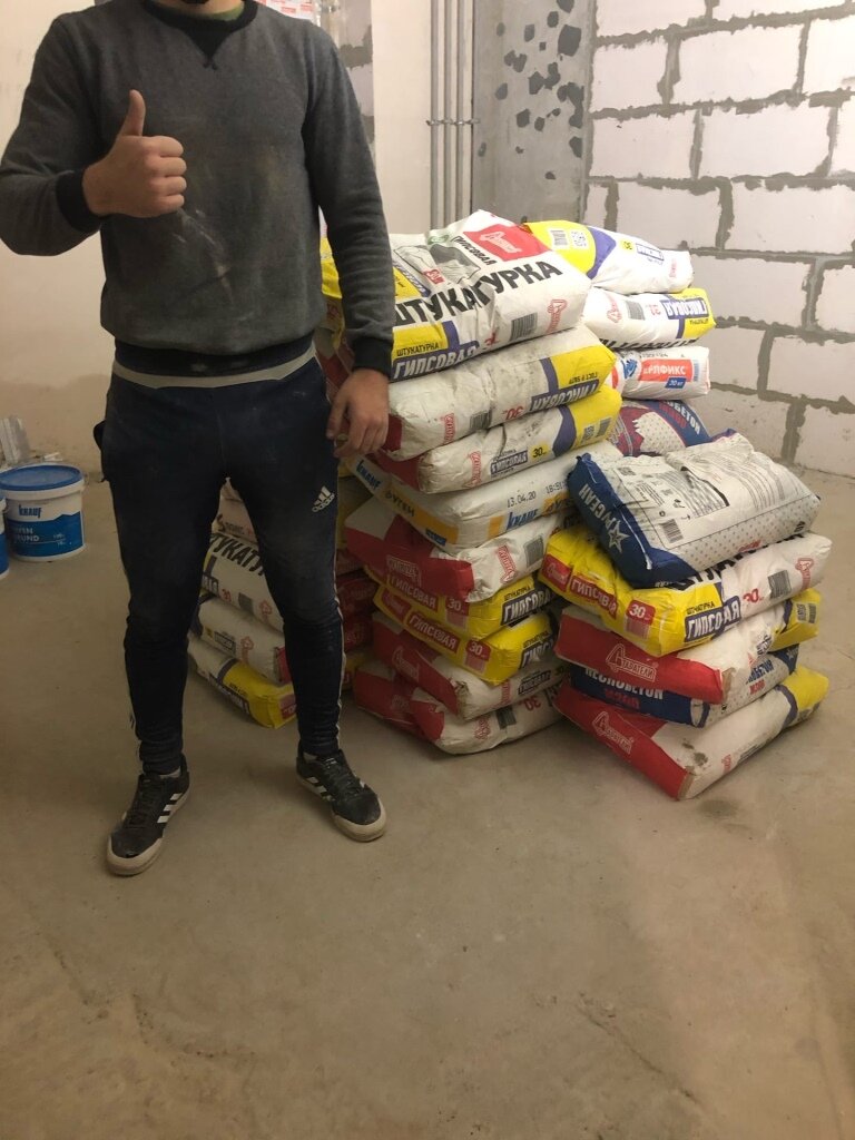 человек, грузчик в магазине, стройматериалы леруа мерлен, строительные материалы, грузчики