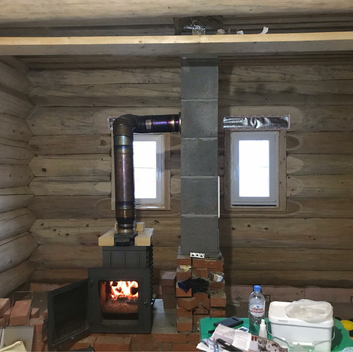 печь в деревянном доме, печь камин для бани, отопительная печь, печи, установка печи в деревянном доме