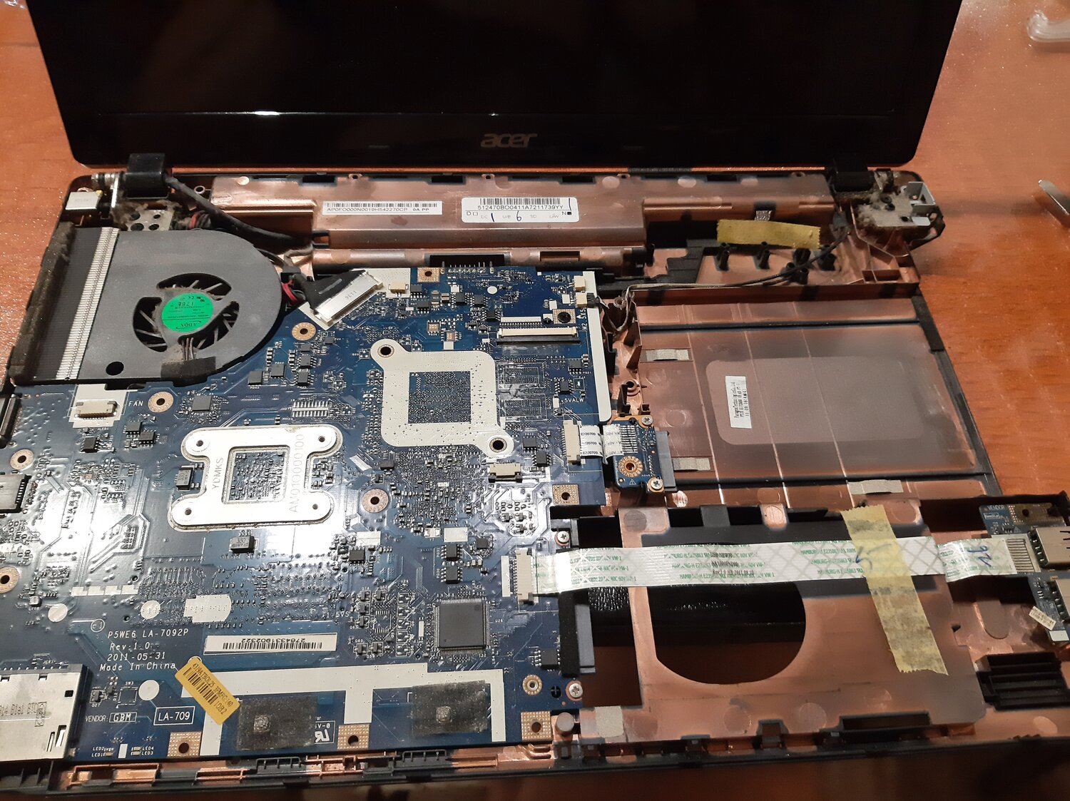 разобранный ноутбук, ноутбук, ноутбук в разборе, acer aspire 5742g оперативная память, устройство ноутбука