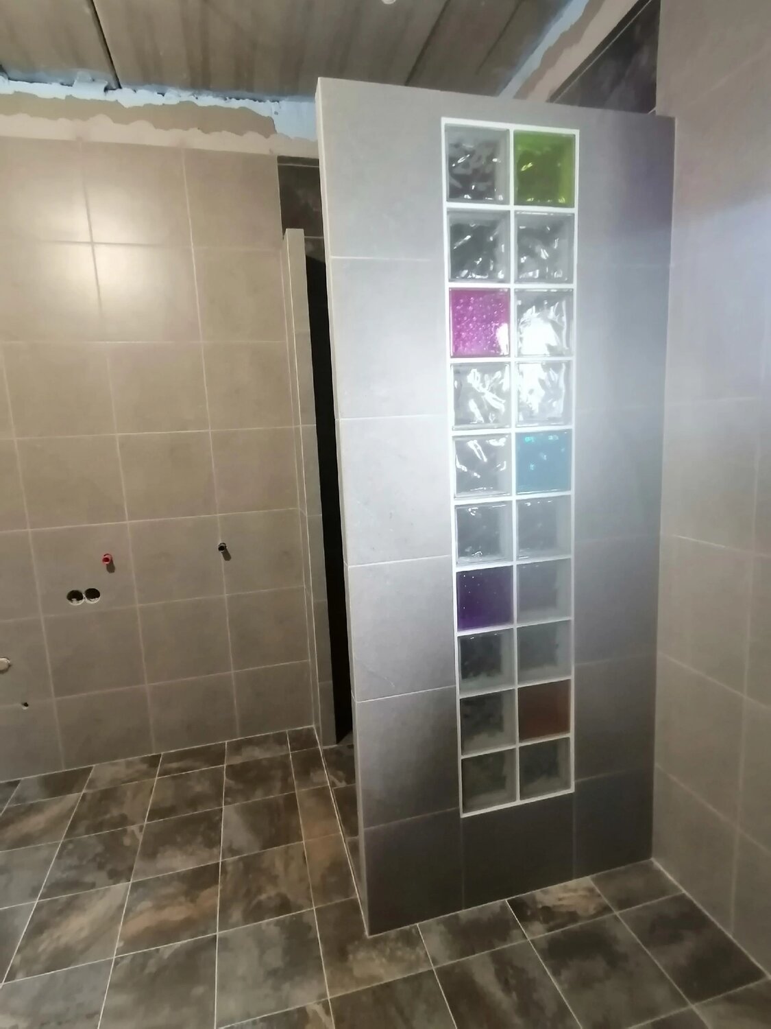 душевая кабина из стеклоблоков, перегородка из стеклоблоков, душевая перегородка из стеклоблоков, стеклоблоки перегородки душа стеклоблоки, душевая из стеклоблоков