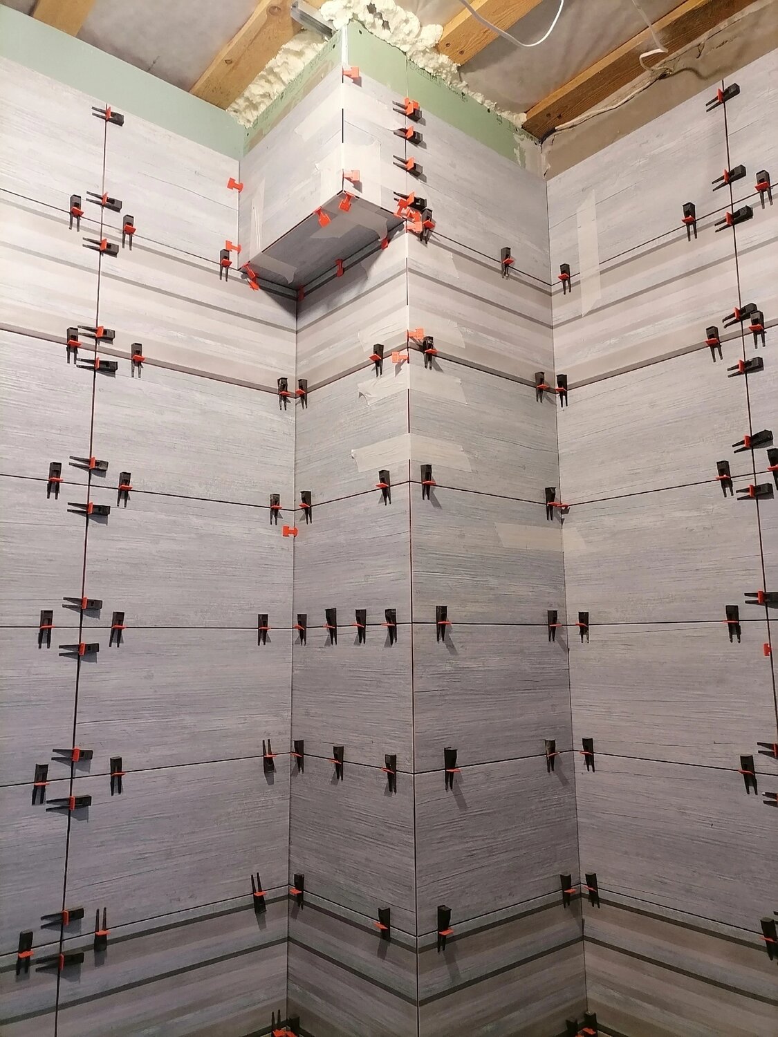 система свп для плитки на стену, для укладки плитки, крепёж для плитки на стену, плитка стена, система выравнивания плитки свп