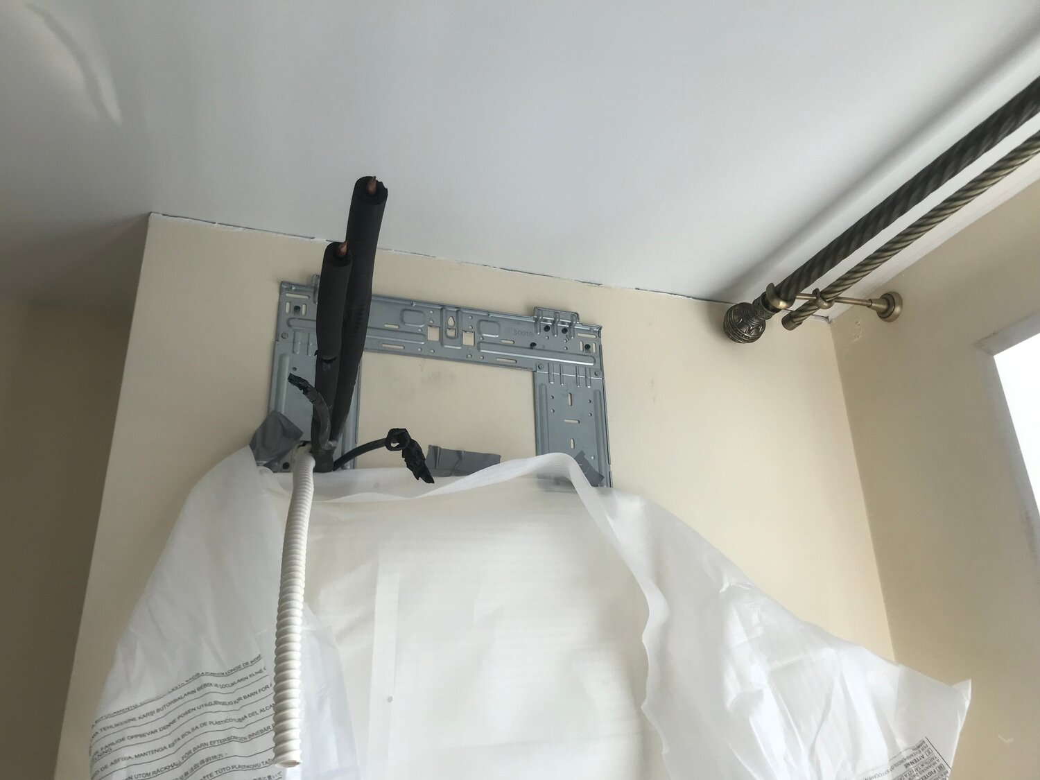 крепежная пластина для кондиционера general climate, установленный кондиционер, монтаж кондиционера, кондиционер, установка кондиционера