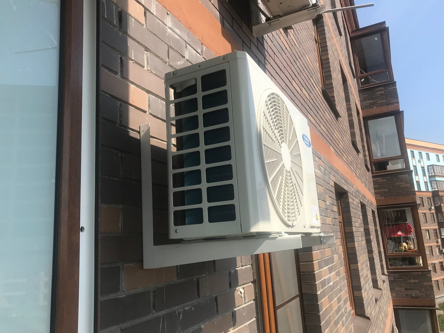 наружный блок кондиционера, кондиционеры сплит системы, наружний блок кондиционер, кондиционер внешний блок открыт, кондиционер монтаж