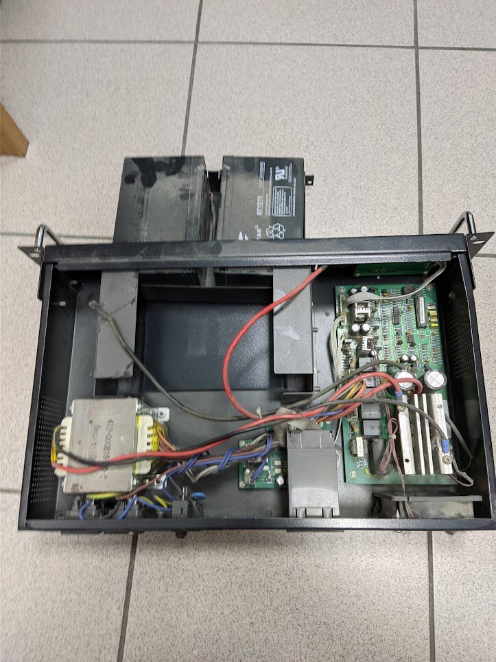 apc back ups 650 аккумулятор, ippon smart winner 1500 изнутри, бесперебойное питание, ибп powercom mas-2000, бесперебойник для дома