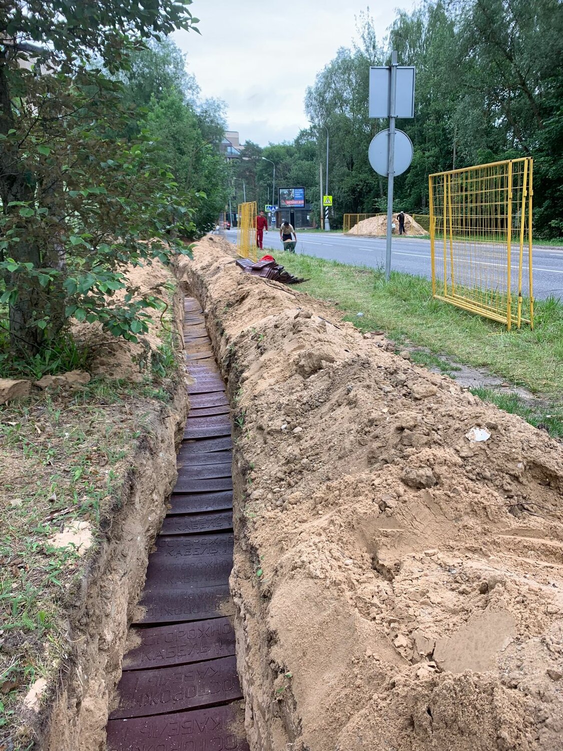 траншея для водопровода, дренаж участка, копать траншею, дренаж, парковый водопровод
