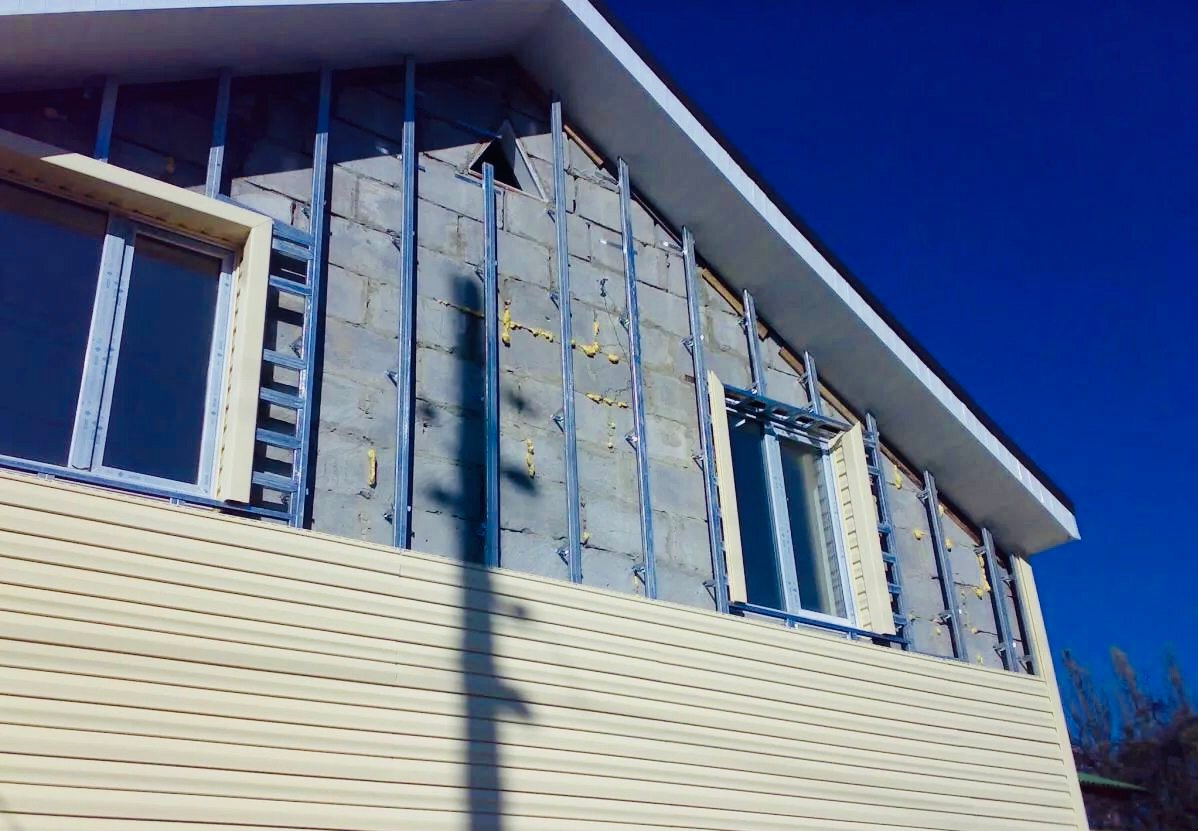 обшивка дома сайдингом, отделка сайдингом, утепление под сайдинг, фасад дома сайдинг, дом сайдинг