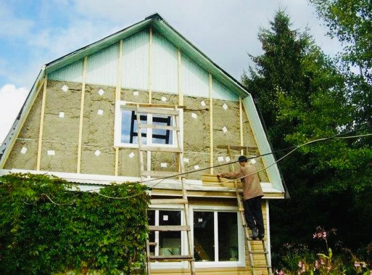 утепление дачного дома, утеплить дачный домик, утеплитель для стен дома снаружи под сайдинг, утеплить деревянный дом снаружи под сайдинг, утепление дома