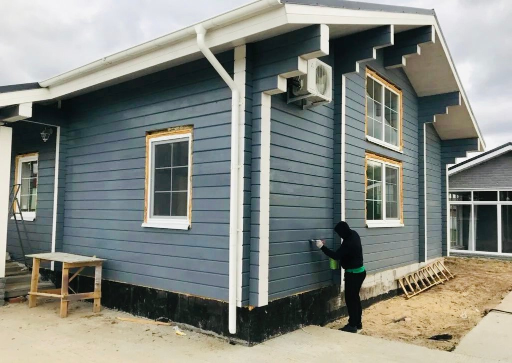 дом серый сайдинг, загородный дом, дом, деревянный дом, серо голубой сайдинг