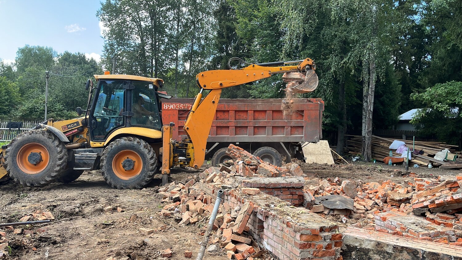 экскаватор погрузчик, погрузчик jcb 3 cx, jcb 3 cx, спецтехника экскаватор, снос дома