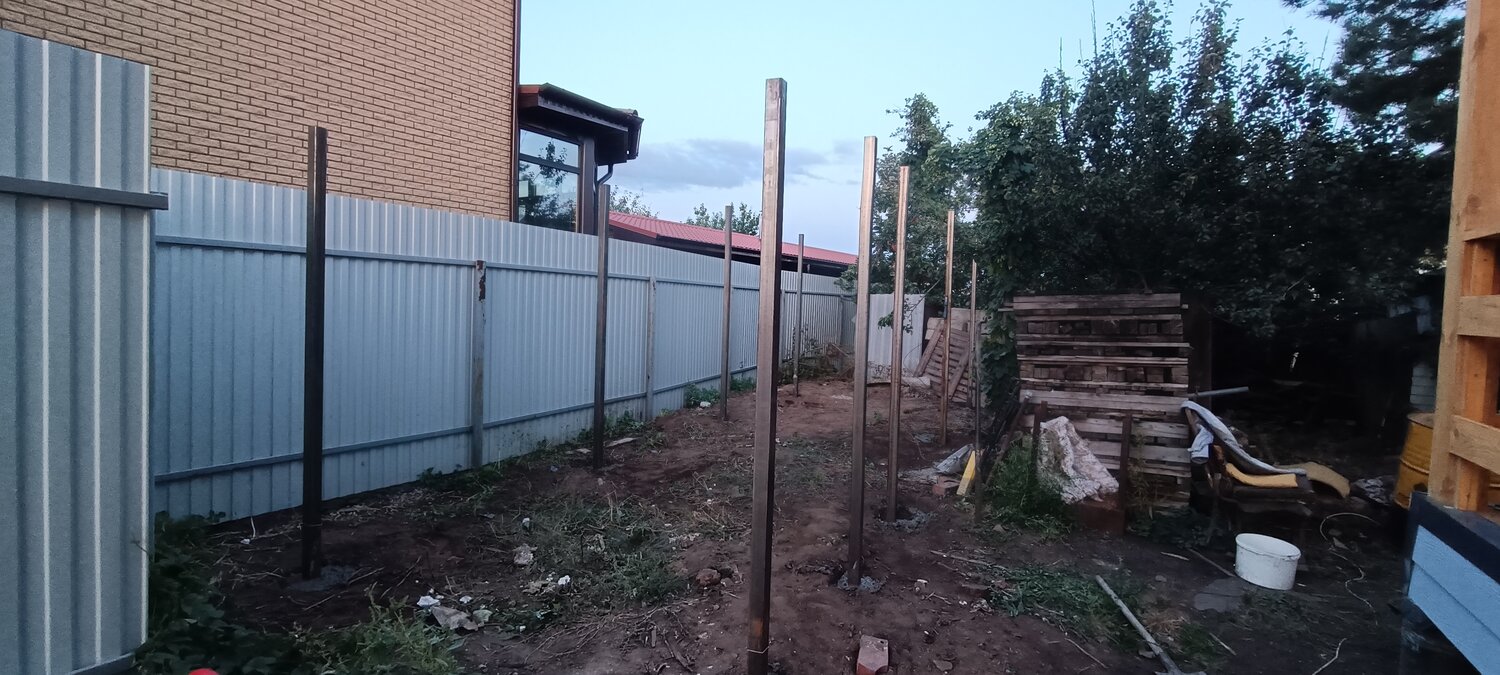 столбы под забор, металлические столбы для забора, столбы для забора, монтаж забора, сваи для забора