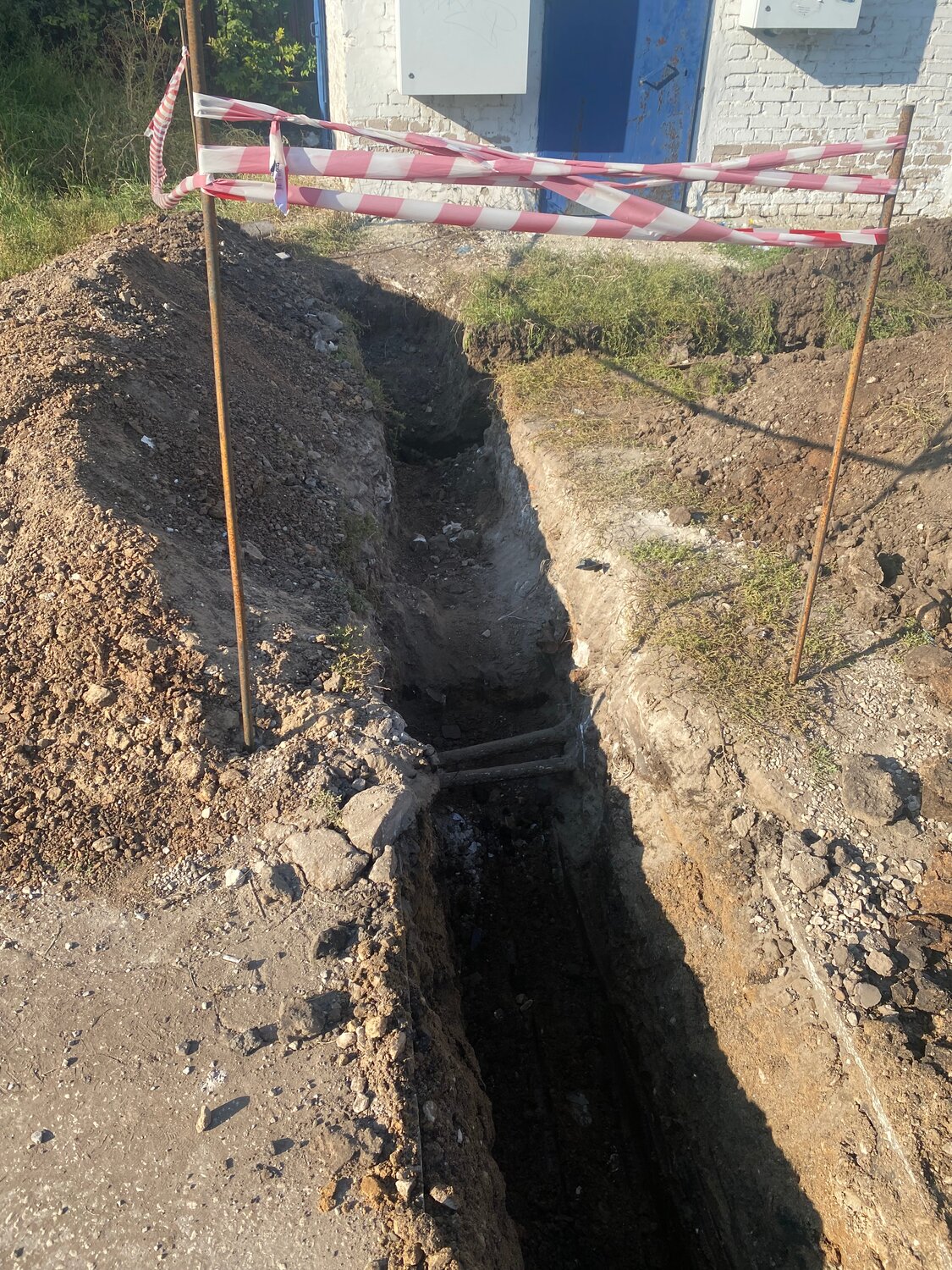 водопровод, траншея под водопровод, копка траншеи, водоснабжение, прокладка водопровода