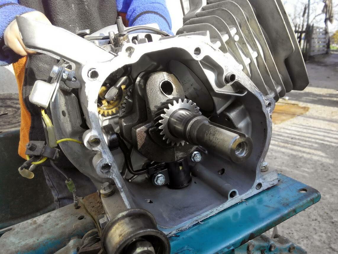 двигатель мотоблока, мотоблок нева разбор двс, разборка двигателя мотоблок нева мб 2, мотоблок двигатель лифан 6.5 разборка и сборка, редуктор мотоблока