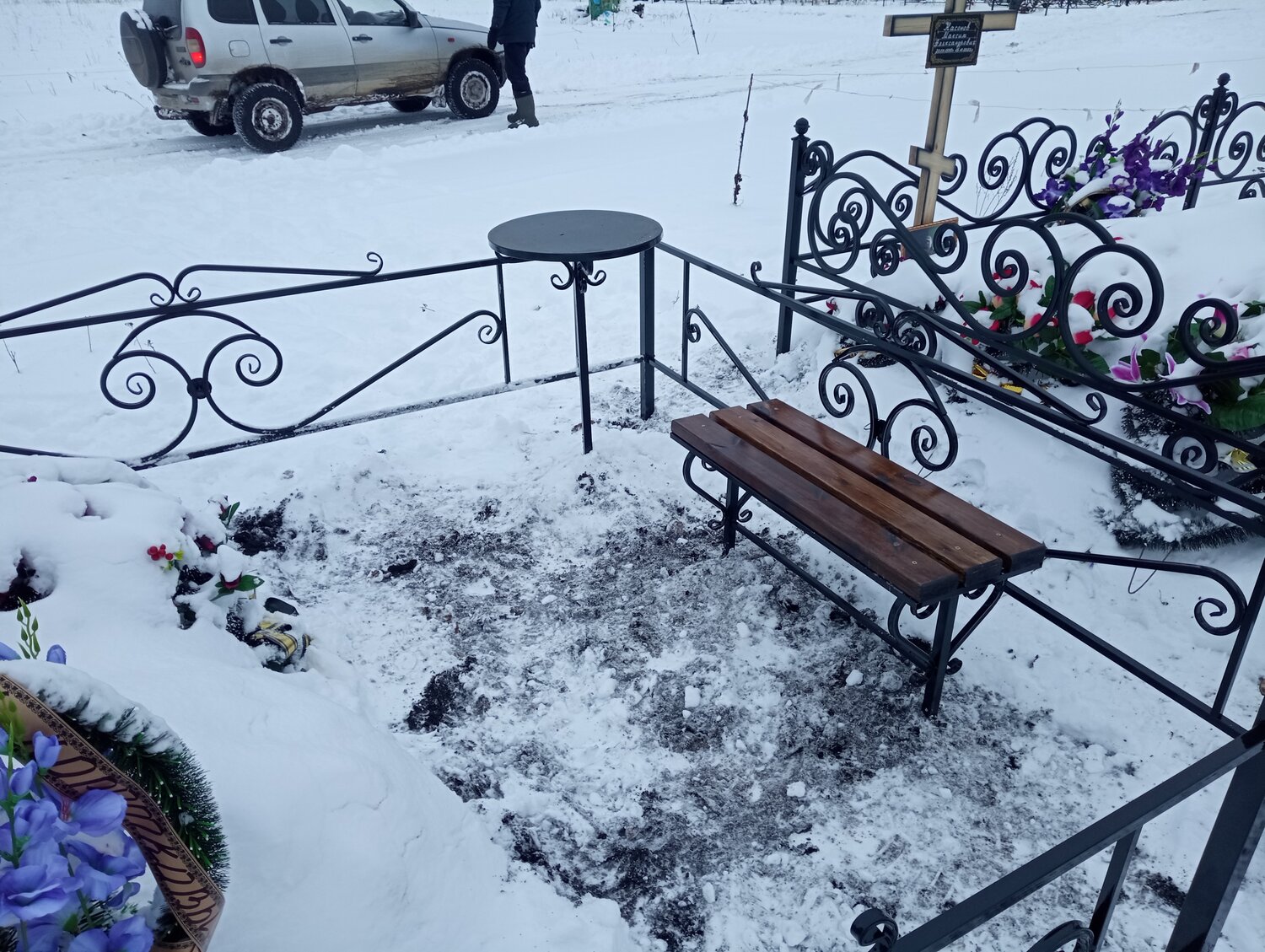 стол и скамейка на кладбище, комплект скамейка и стол на кладбище, стол и лавочка на кладбище, скамейка для кладбища, лавочка на кладбище