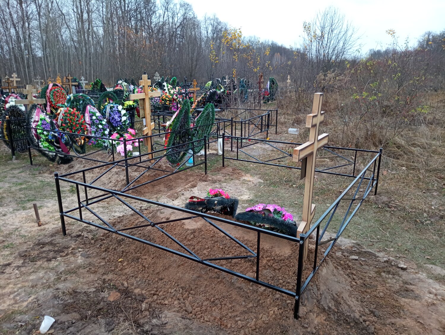 оградка на кладбище, оградка на кладбище лоза, оградка на могилу, ограда на кладбище, кладбище