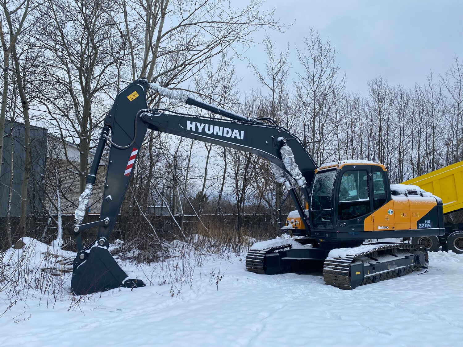 экскаватор hyundai, экскаватор хендай, экскаваторы volvo ec240blc, гусеничный экскаватор, экскаватор вольво ес290blc
