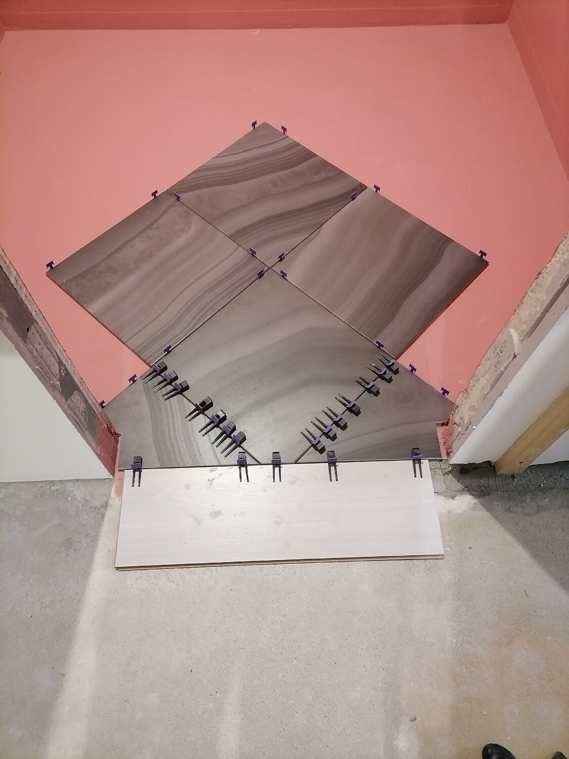 раскрой, необычный декор, плитка, декор, выравнивание плитки