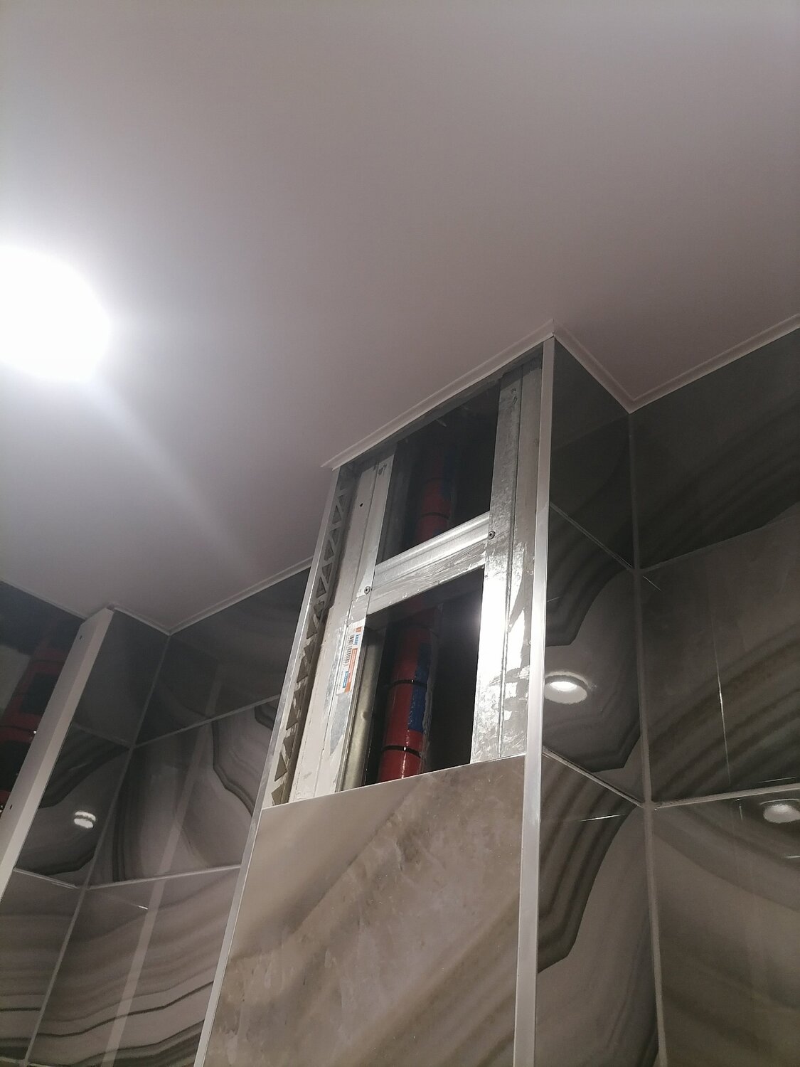 встроенный шкаф из гипсокартона, шкаф из гипсокартона, короб для труб в ванной из гипсокартона, перегородка из гипсокартона, перегородка из гипсокартона с полками