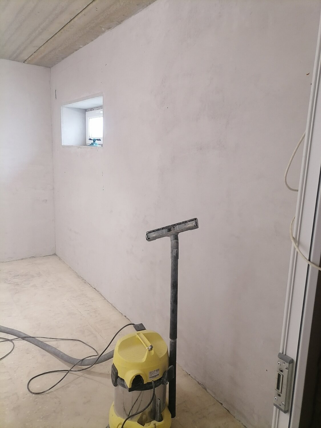 механизированная штукатурка стен, безвоздушная покраска стен, штукатурка стен, машинная штукатурка, уборка строительной пыли