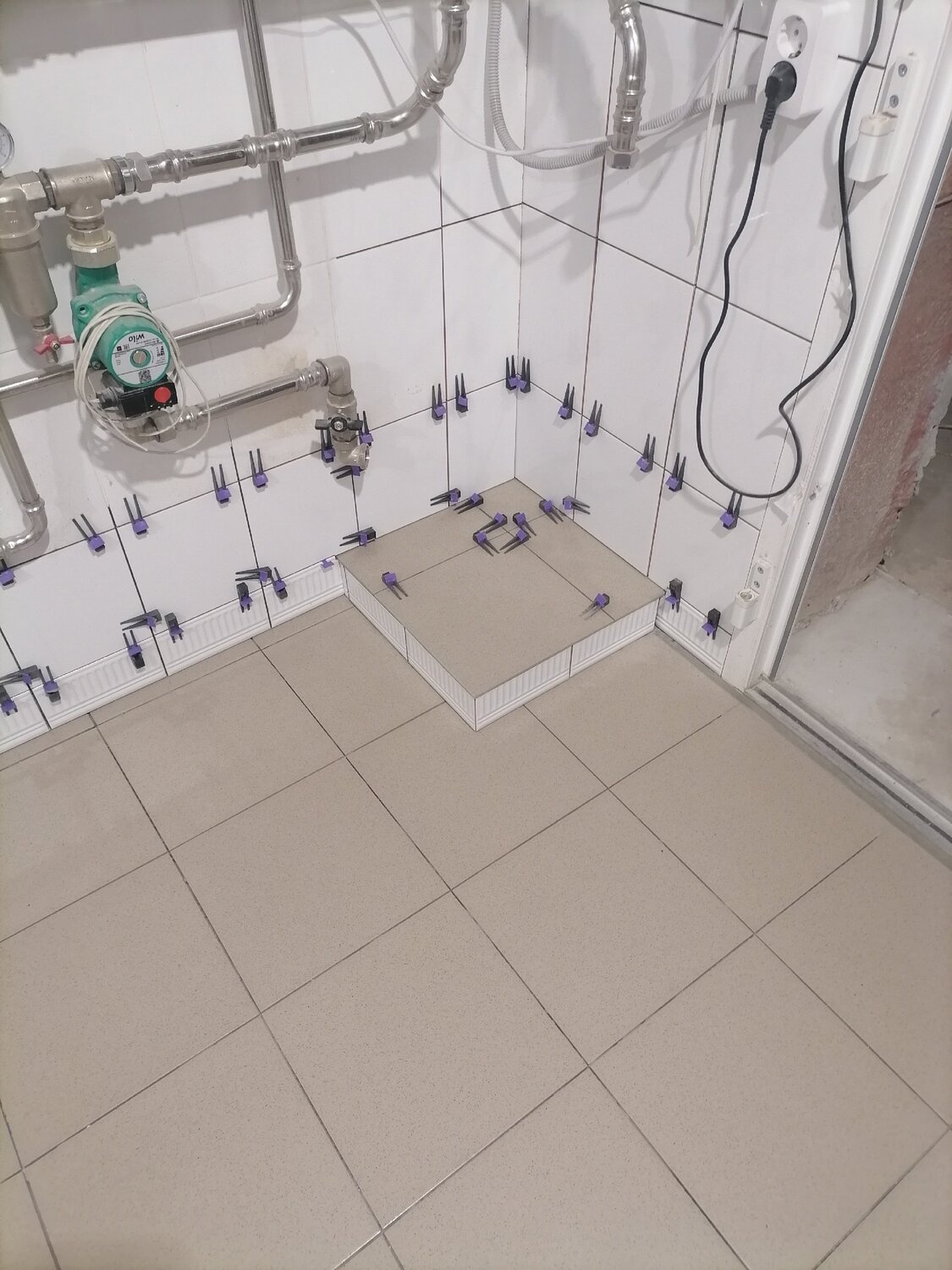 укладка плитки, укладка плитки в ванной, плитка, душевая комната, ванная комната